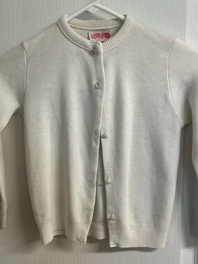 VTG Soft White Cardigan
Pearl Button-Front
Girls 6/6X